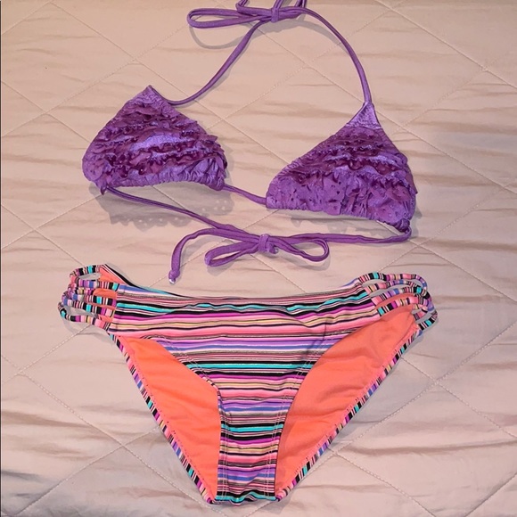 Bikini - Picture 1 of 2